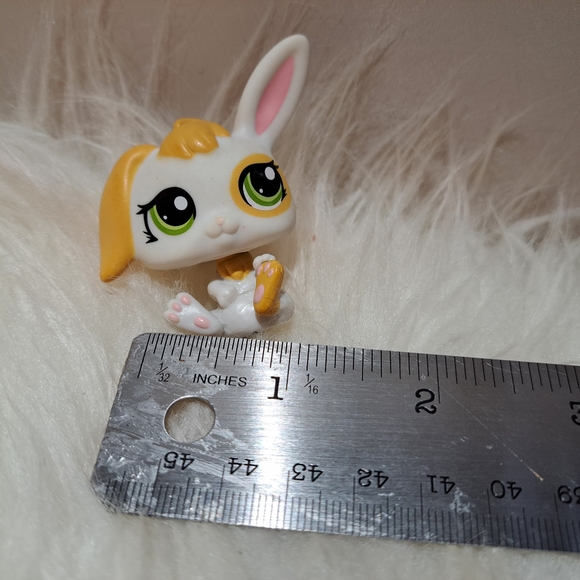 Littlest Pet Shop | #1417 Yellow And White Long Ear Bunny Green Eyes LPS - Picture 8 of 8